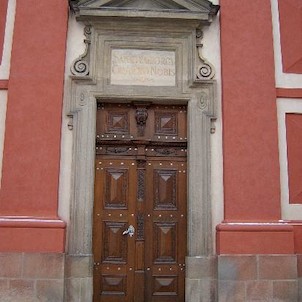Vchod do baziliky