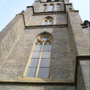 Kostel sv. Ludmily, věž