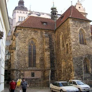 Kostel ze severovýchodu