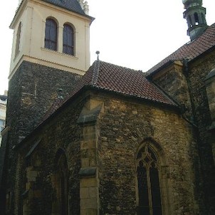 Kostel Sv. Martina ve zdi v Praze, Kostel sv. Martina ve zdi v roce 1678 vyhořel a horní část věže byla po požáru přestavěna. Z dalších stavebních úprav je význačnější ještě zřízení barokního portálu na severní straně (do ulice) v roce 1779. Krátce na to,