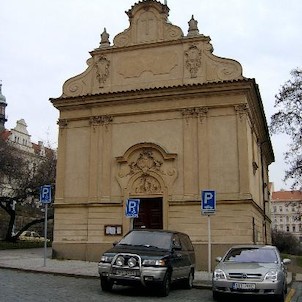 Průčelí kostela