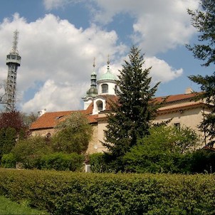 Kostel Sv.Vavřince a Petřínská rozhledna