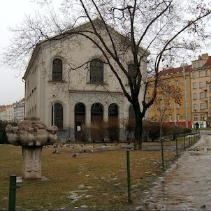 Průčelí synagogy