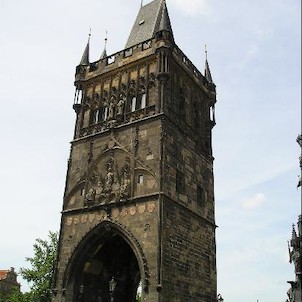 Mostecká věž od kostela sv. Františka