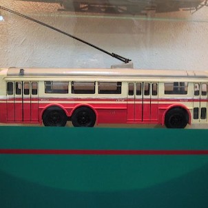 Muzeum MHD 16, V tramvajové vozovně v Praze - Střešovicích se nachází jedinečná sbírka památek z historie městské hromadné dopravy v hlavním městě České republiky. Stálou expozici