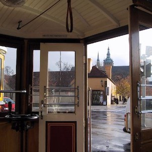 Muzeum MHD 28 - historická jízda, V tramvajové vozovně v Praze - Střešovicích se nachází jedinečná sbírka památek z historie městské hromadné dopravy v hlavním městě České republiky. Stálou expozici