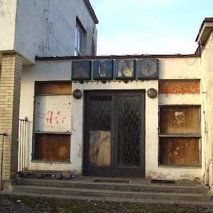 Staré kino, Vesnice Ruzyně je připomínána již v zakládací listině kláštera v Břevnově, hlásící se do roku 993. V majetku kláštera zůstala do roku 1420, pak byla nějaký čas v majetku pražských měšťanů a od 16. století patřila pražskému purkrabství. Z roku