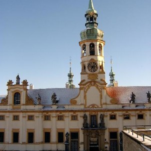 Pohled od Černínského paláce
