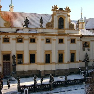 Jižní část průčelí