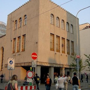 Smíchovská synagoga ze severozápadu