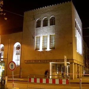 Smíchovská synagoga v noci