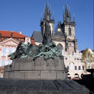 Mistr Jan Hus, Pomnik a Týnský chrám