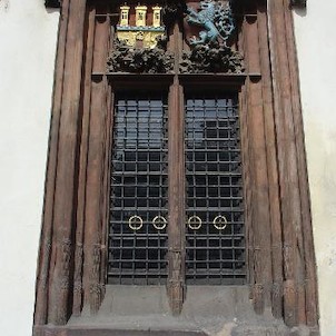 Staroměstské náměstí, Staroměstská radnice - gotický okno Wolfínova domu