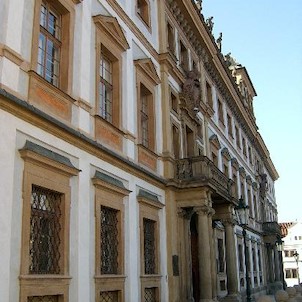 Východní strana paláce