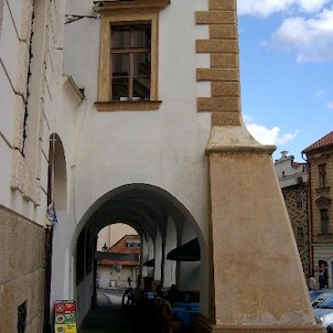 Toskánský palác - podloubí