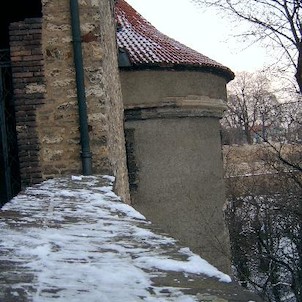 Věž svahu nad Jelením příkopem