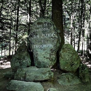 Trocnov, Pamětní kámen