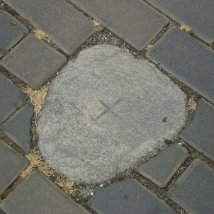 BLUDNÝ KÁMEN NA NÁMĚSTÍ