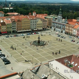 náměstí-pohled z Černé věže