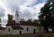 ranně gotický farní kostel Narození Panny Marie postavený roku 1280 s fragmenty fresek z let 1320 – 1350, renesančním zvonem z roku 1595