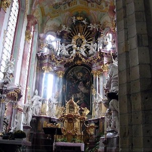 Zlatá Koruna, interiér klášterního kostela