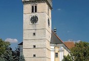 Věž kostela sv. Vavřince v Dačicích