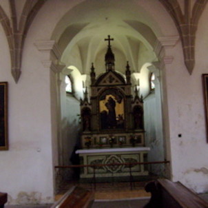 Boční oltář kostela Nanebevzetí Panny Marie