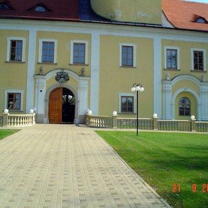Průčelí zámku