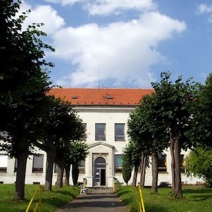 Škola v Mirovicích