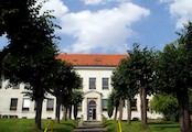 Škola v Mirovicích
