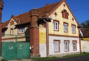 Dub zámek  vchod od silnice na Strunkovice