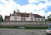 Zámek, Pohled z návsi