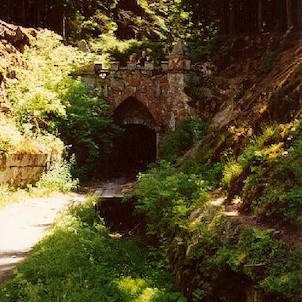 Schwarzenberský kanál, horní portál tunelu