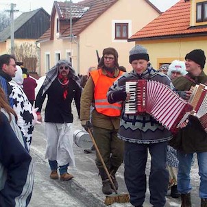 průvod masek