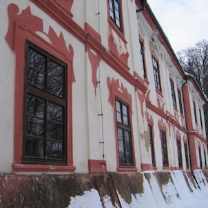 Zámek, Pravé křídlo zámku