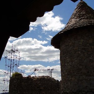 Nový hrad, Na Novém hradu stále probíhají stavební práce. Jednou bude krásnější a mohutnější než ve středověku.