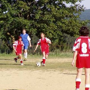 fotbalový zápas ženy proti mužům