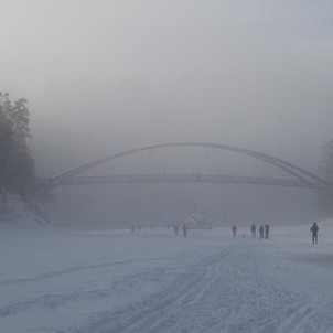 zamrzlá přehrada pod hradem Veveří - leden 2004