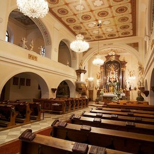 Interiér kostela Sv. Anny v Žarošicích