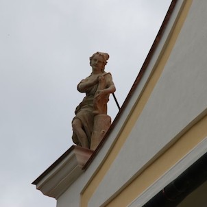 Zámek Ždánice - detail sochy