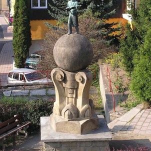 socha Houslaře