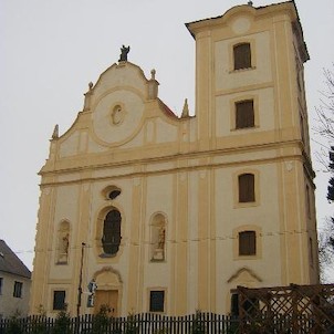 Průčelí kostela Sv. Panny Marie