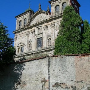 Průčelí kostela