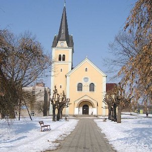 Povýšení Sv.kříže 02, Kostel Povýšení sv.kříže v Karlových Varech – Rybářích.