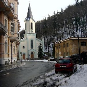 sbor Dr. Pavla Farského 1, Do r. 1946 evangelický kostel sv. Petra. V novorománském stylu. R. 1864 přistavěna věž a zahájena stavba sousední fary. Architekt J. Zeissig