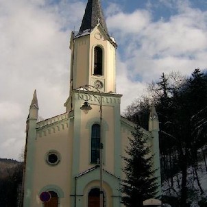 sbor Dr. Pavla Farského 5, Do r. 1946 evangelický kostel sv. Petra. V novorománském stylu. R. 1864 přistavěna věž a zahájena stavba sousední fary. Architekt J. Zeissig