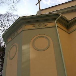 sbor Dr. Pavla Farského 8, Do r. 1946 evangelický kostel sv. Petra. V novorománském stylu. R. 1864 přistavěna věž a zahájena stavba sousední fary. Architekt J. Zeissig
