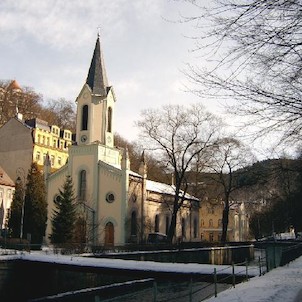 sbor Dr. Pavla Farského 17, Do r. 1946 evangelický kostel sv. Petra. V novorománském stylu. R. 1864 přistavěna věž a zahájena stavba sousední fary. Architekt J. Zeissig