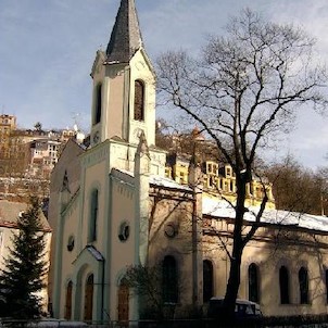 sbor Dr. Pavla Farského 20, Do r. 1946 evangelický kostel sv. Petra. V novorománském stylu. R. 1864 přistavěna věž a zahájena stavba sousední fary. Architekt J. Zeissig