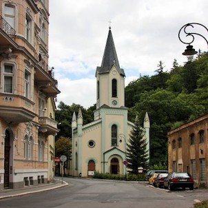 Evangelický kostel sv. Petra a Pavla v Karlových V